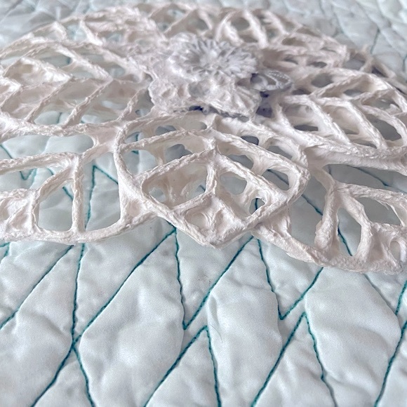 NEW Hobby Lobby Metal White Flower Textured Paper Mache Hanging Wall Decor - Picture 10 of 10